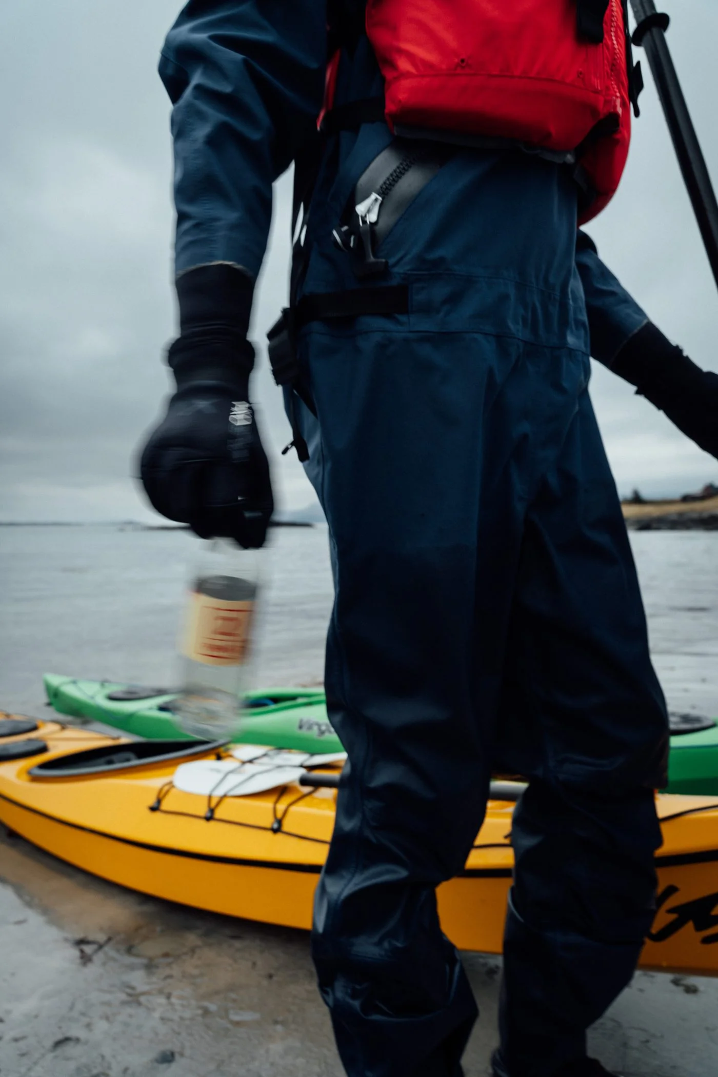 Plastflasker som blir sortert for gjenvinning.