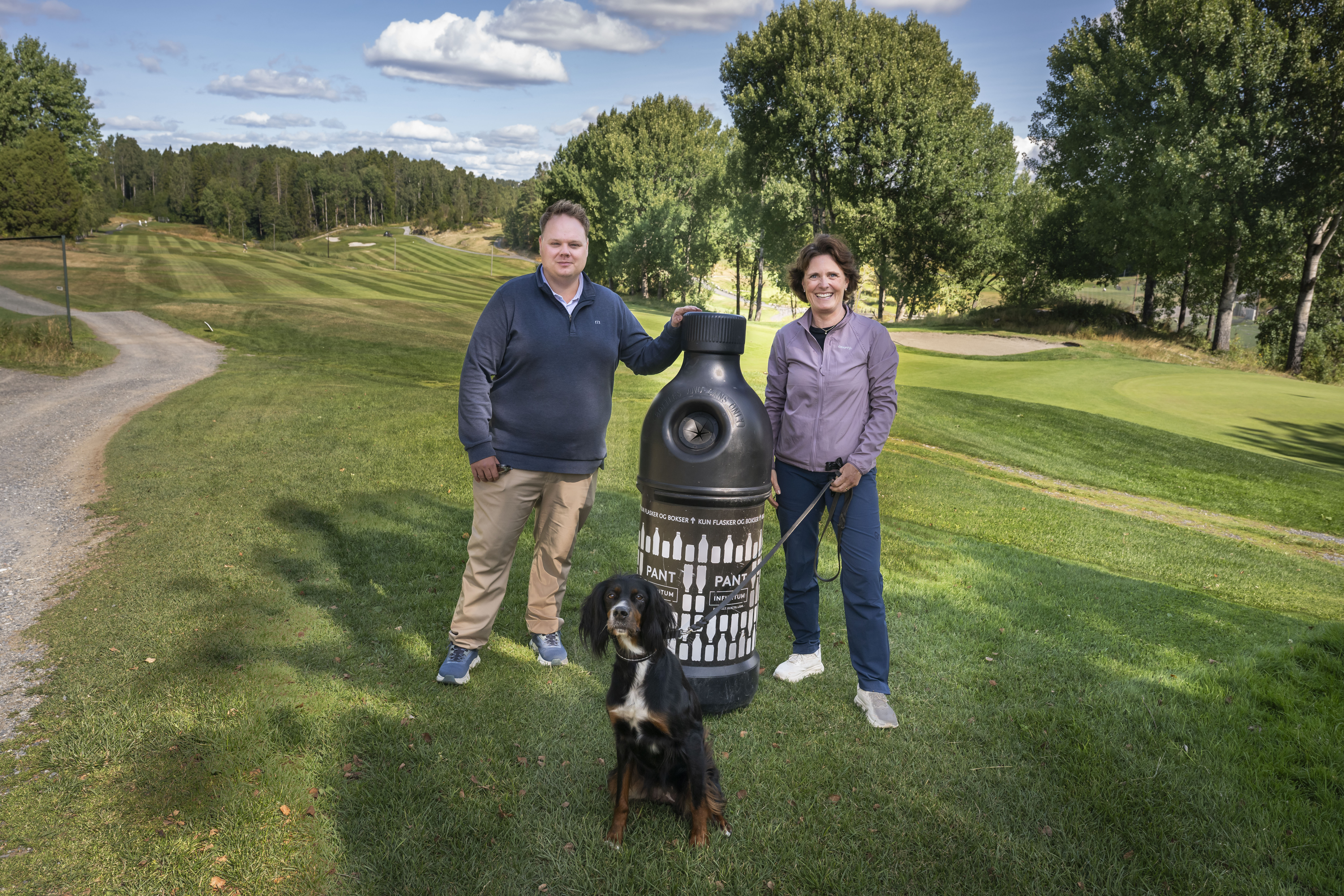 Fant flasker og bokser i søpla – nå tar golfklubb grep