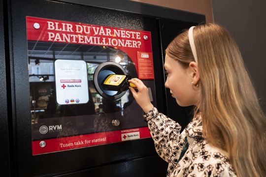 Bilde til Sana-sol-flasken markerer historisk utvidelse av pantesystemet